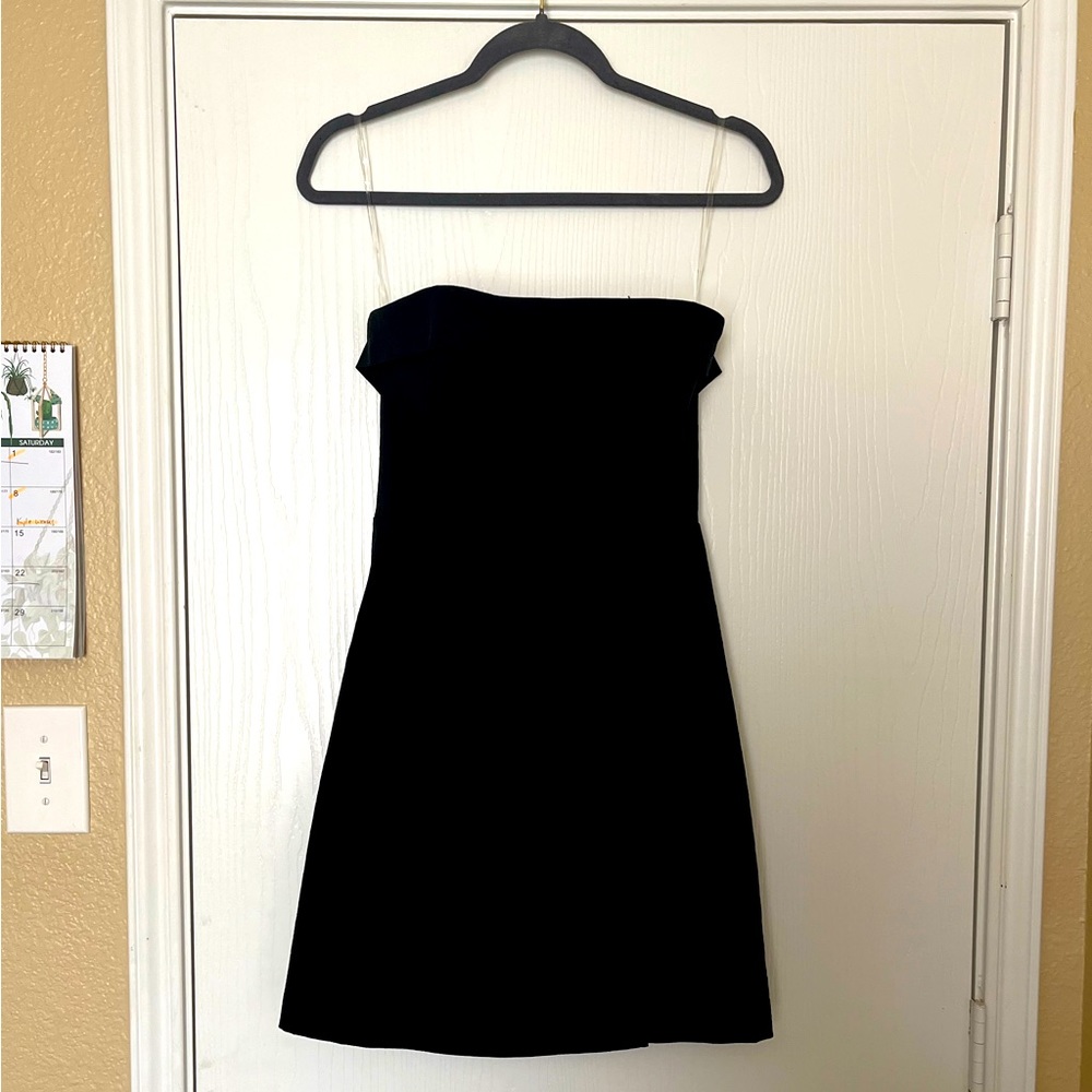 BLACK STRAPLESS MINI DRESS